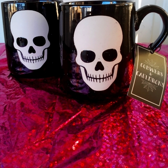 COBWEBS & CAULDRONS NEW 2 SKULL MUGS Christmas gift 🎁 goth coffee tea kitchen - Picture 5 of 15